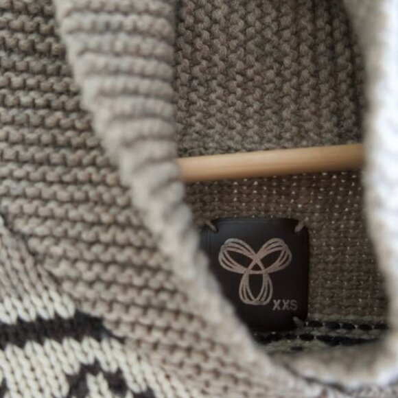 TNA Aritzia 100% Lambswool Sweater - Picture 2 of 2